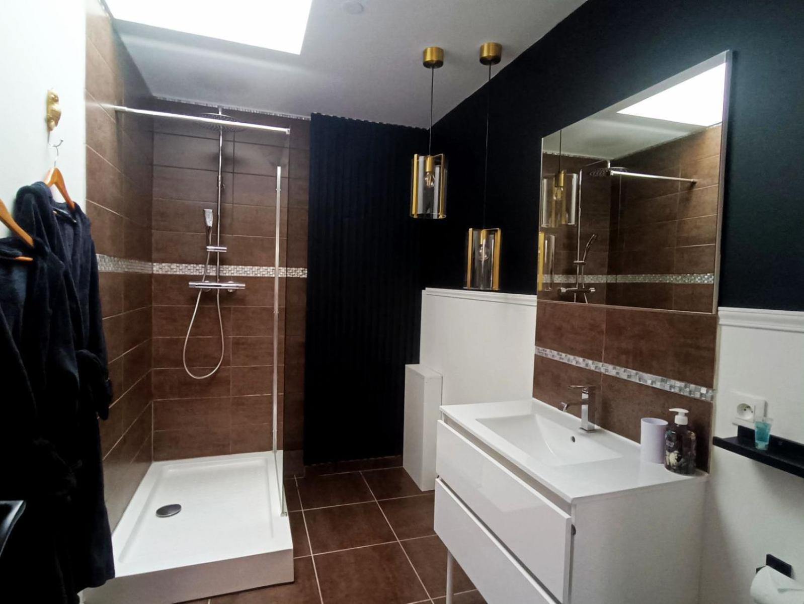 Hébergement de vacances Cocon Romantique Avec Jacuzzi Exterieur