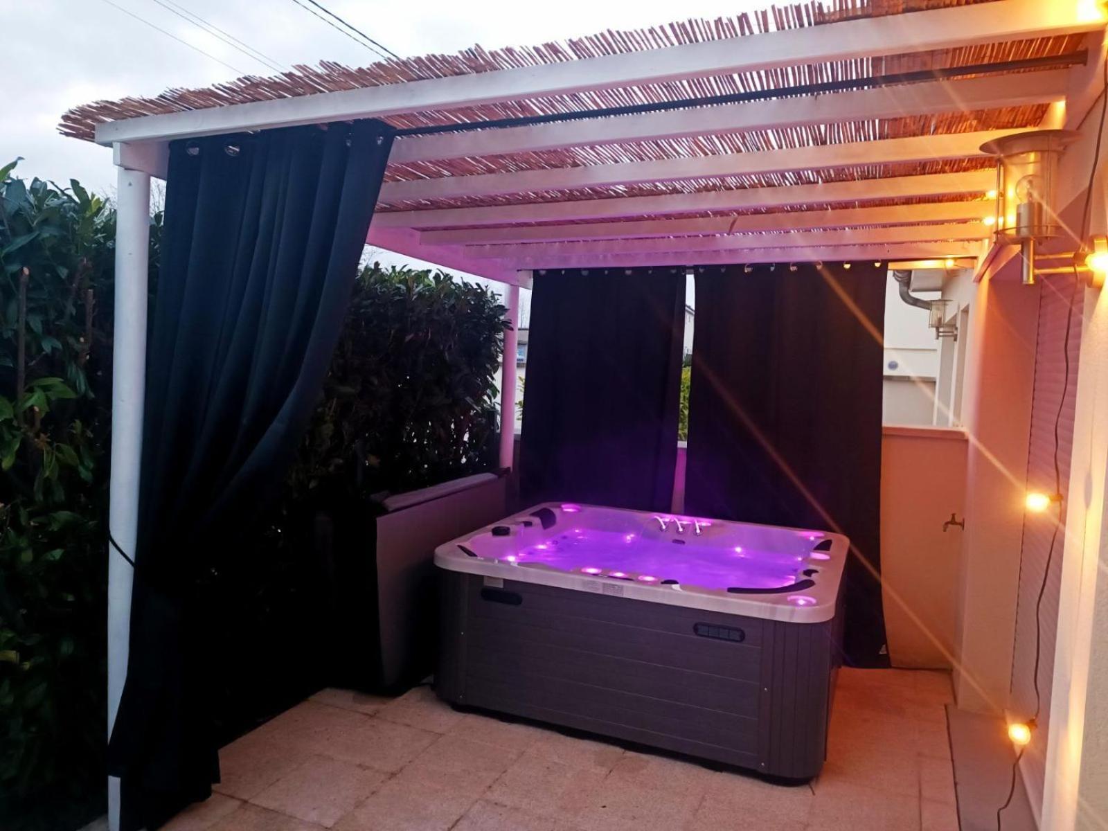 Cocon Romantique Avec Jacuzzi Exterieur Hébergement de vacances Rosières-près-Troyes